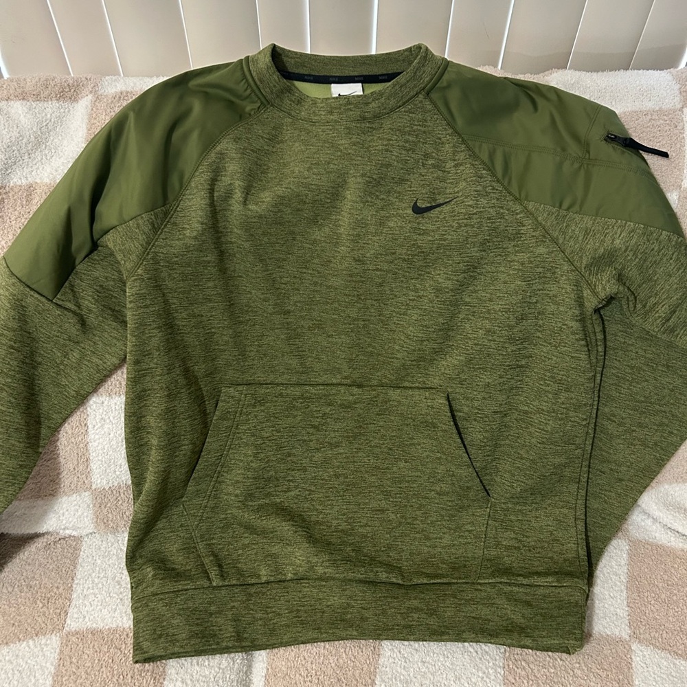 THERMA-FIT NIKE SWEATSHIRT